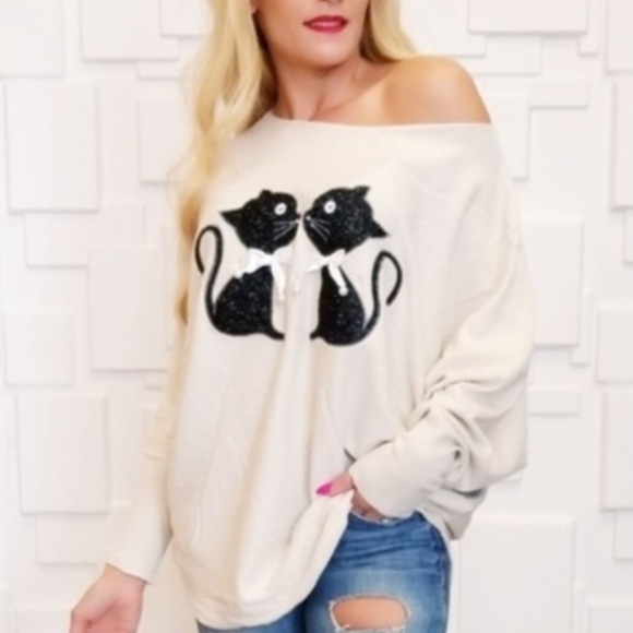 MODA ME COUTURE Tops - HEY KITTY Sweater Top!